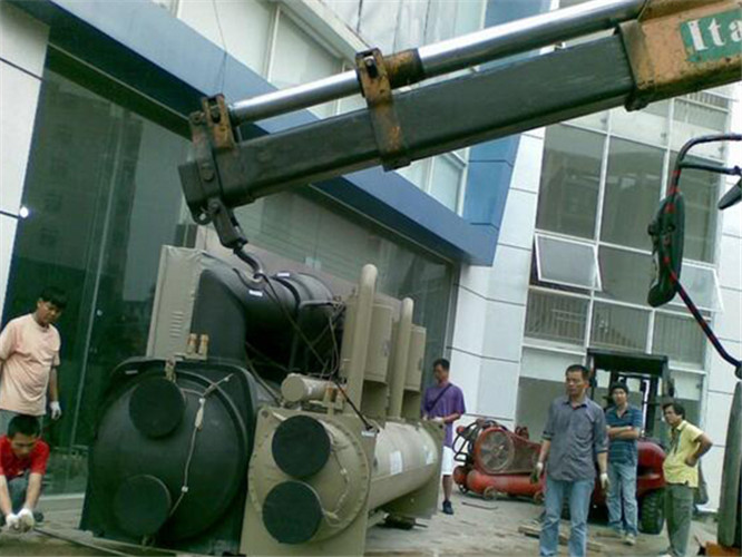 当涂县随车吊和汽车吊的核心区别是什么？哪种更省钱？